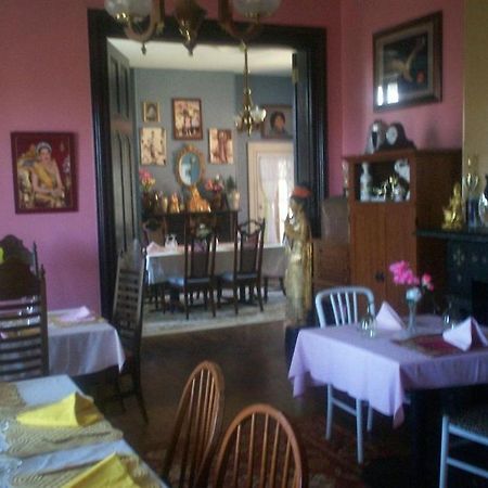 Ubon Thai Victorian Inn&Restaurant Staunton Bagian luar foto