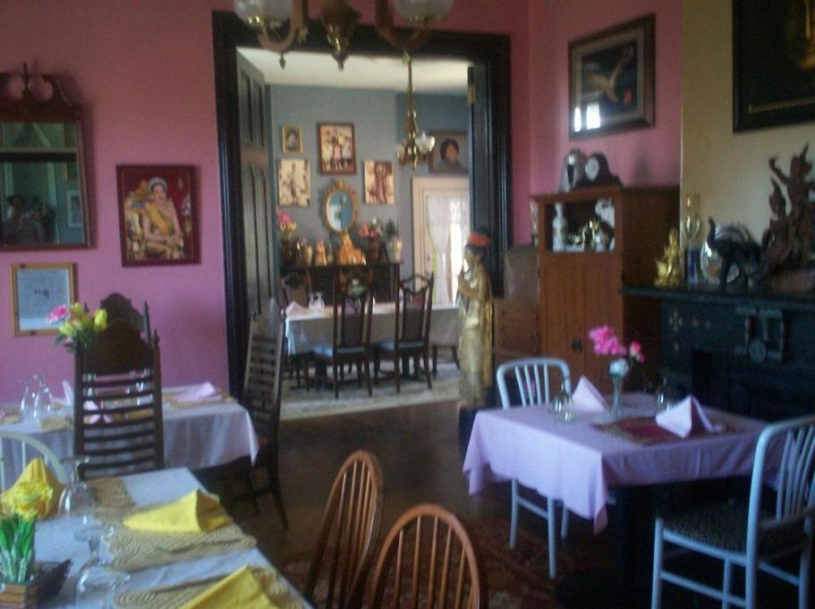 Ubon Thai Victorian Inn&Restaurant Staunton Bagian luar foto